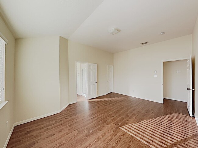 Building Photo - 6002 Deep S Dr