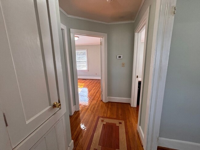 Building Photo - 2 Bedrooms- 1 Bathroom- House in Rome!