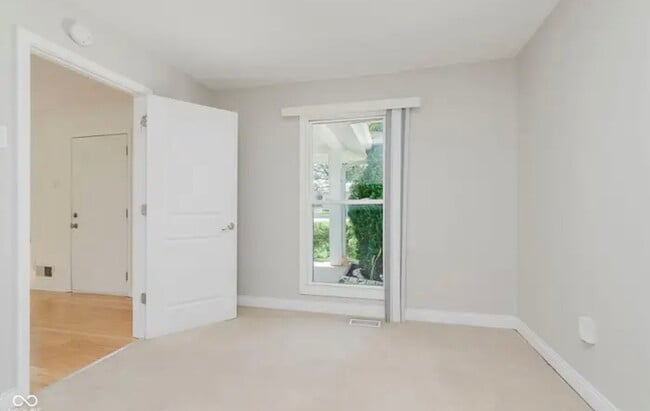 Building Photo - 10409 Barmore Ave