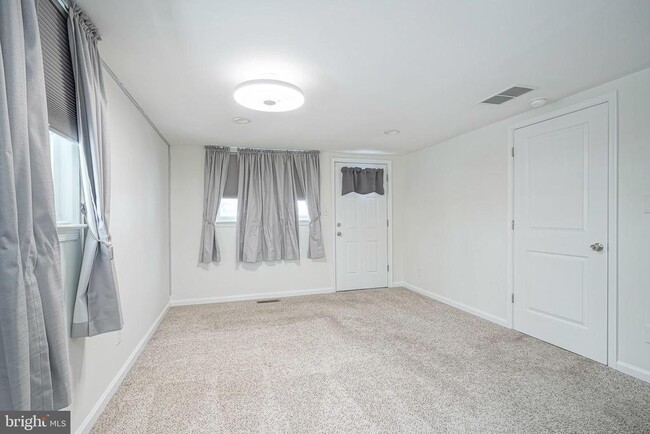 Building Photo - 20 Landing Rd