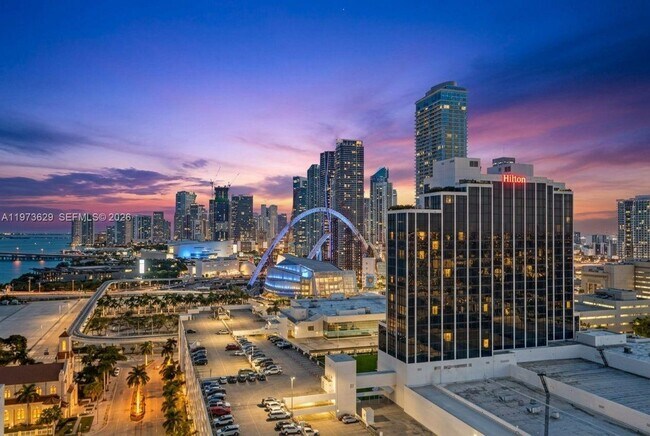 Building Photo - 1750 N Bayshore Dr