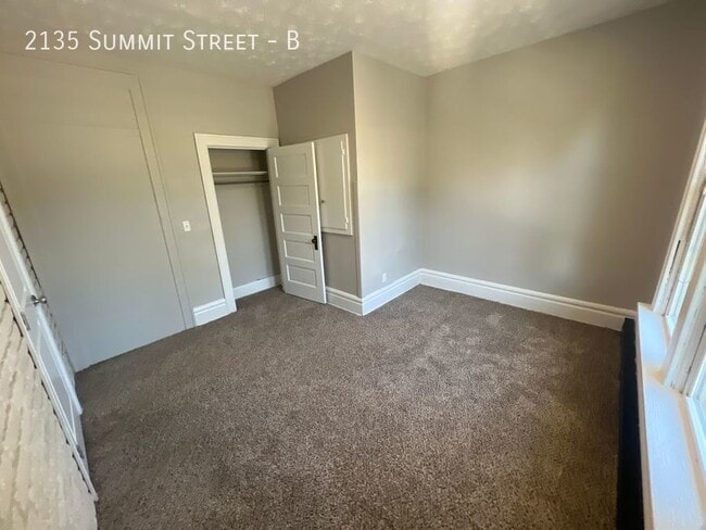 Building Photo - 2135 Summit St
