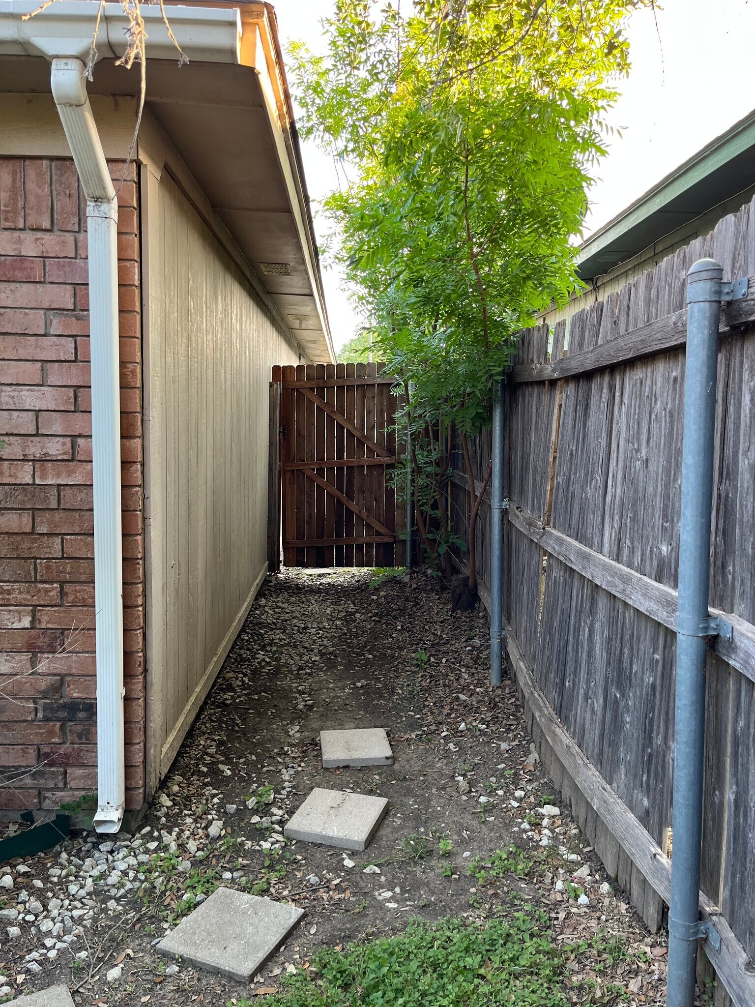 Building Photo - 10258 Aurora Dr