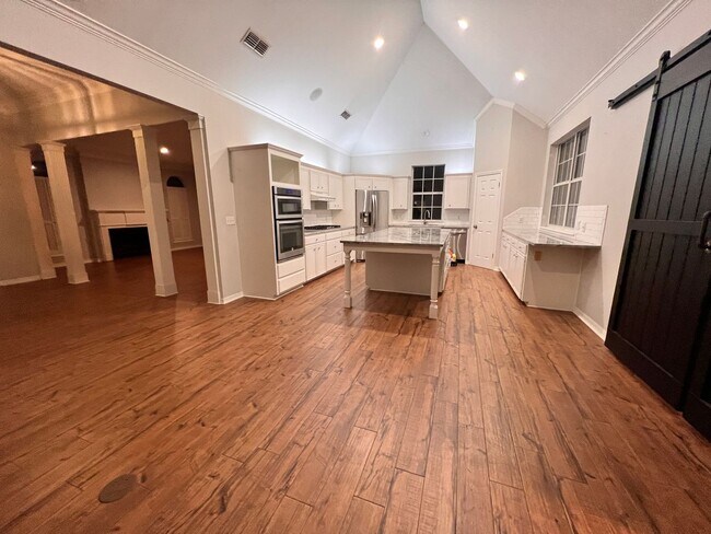 Building Photo - Gorgeous home in Greenacres -North Bossier... Close to Barksdale Air Force Base
