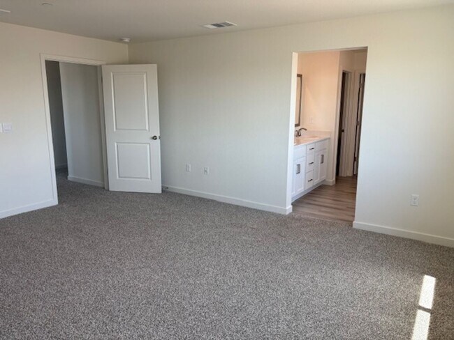Building Photo - Brand New DR Horton Smart Home with 5 Bedr...