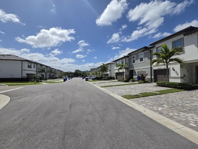 Building Photo - 3213 Watercress Dr