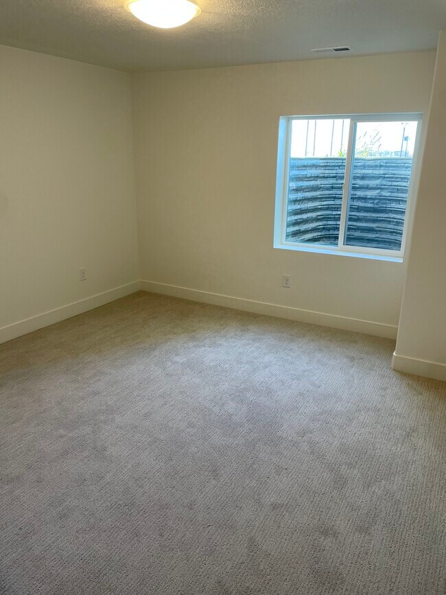 Building Photo - 1474 W Cook Ln