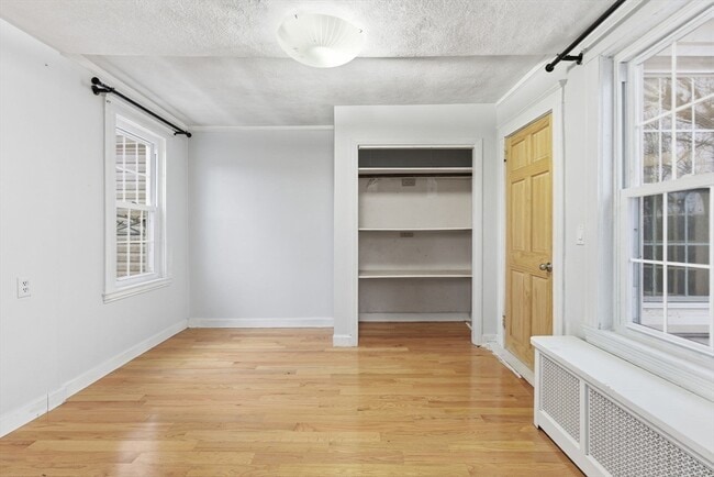 Building Photo - 16 Floyd St