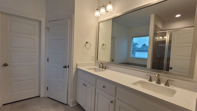 Building Photo - Must see home in Zachary!