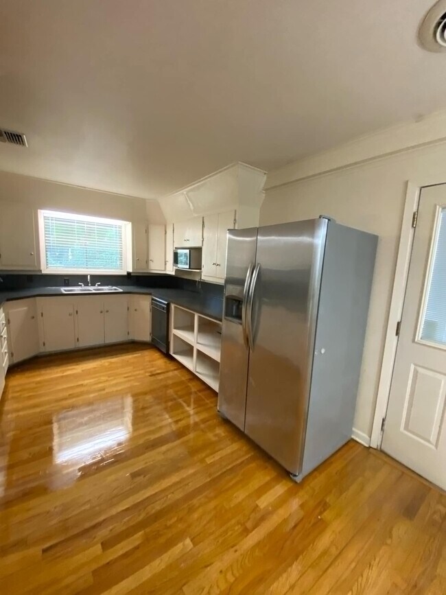 Building Photo - 205 Leonpacher Rd