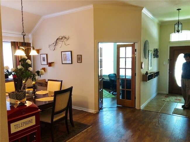 Building Photo - 9821 Savannah Ridge Dr