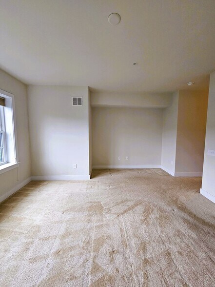 Building Photo - 2905 Bleeker St