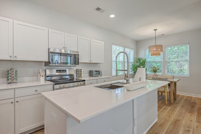 Building Photo - 5754 Pilgrim Ave