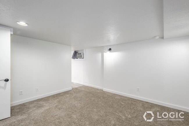 Building Photo - Incredible Basement Unit in Harrison UT
