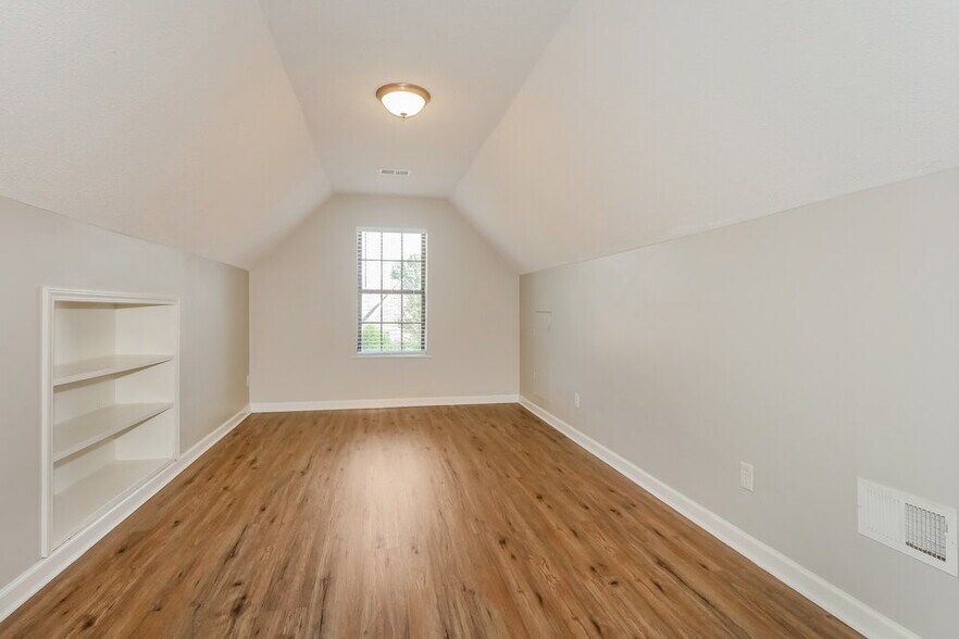 Building Photo - 7896 Jills Creek Dr