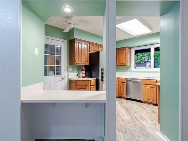 Building Photo - 40 Sandwick Dr