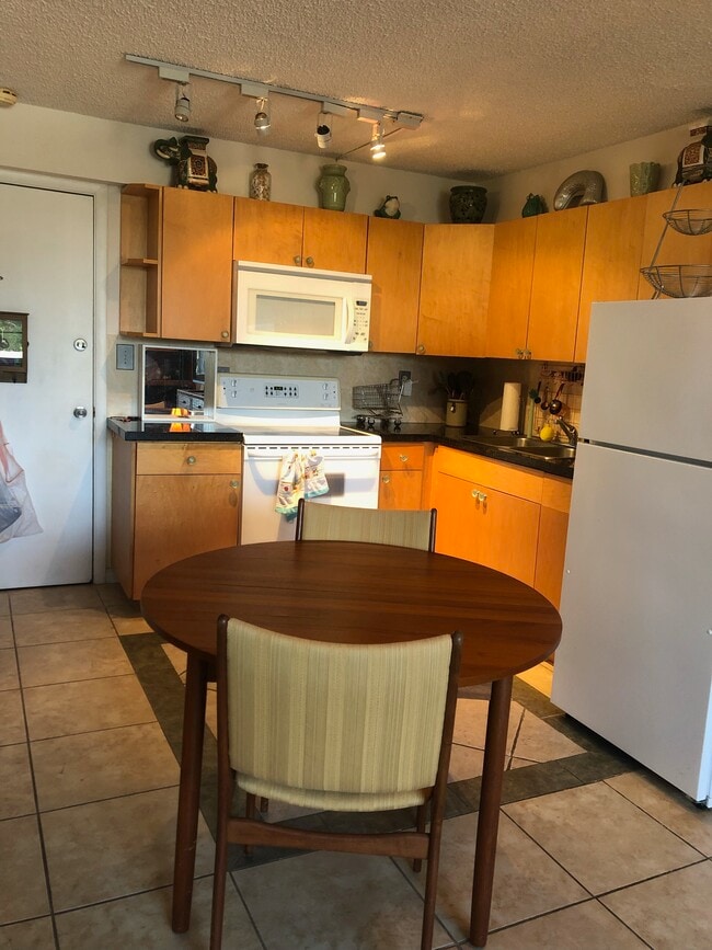 Building Photo - 3000 N Ocean Blvd