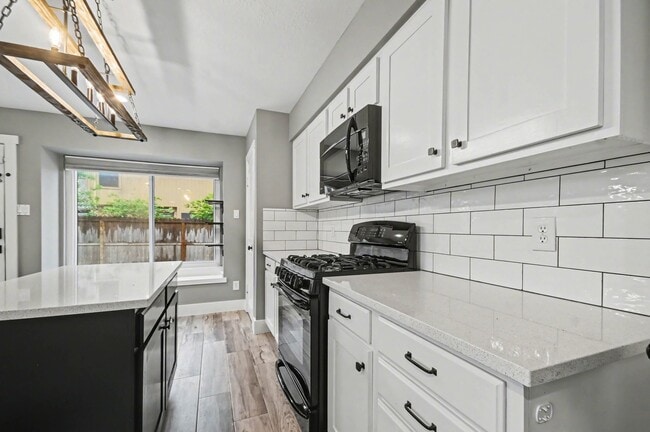 Building Photo - 522 Crestwood Dr