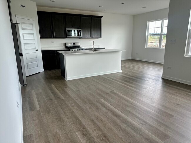 Building Photo - 2428 Semillon St