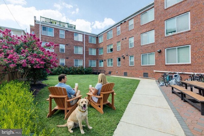 Building Photo - 420 16th St SE