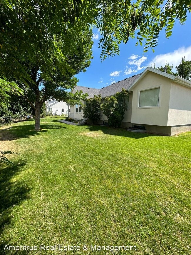 Building Photo - 3 br, 2 bath House - 1333 N 200 W