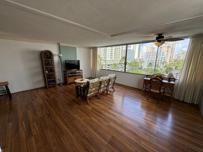 Building Photo - Seaside Towers fully furnished one bedroom...