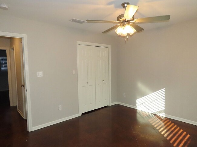Building Photo - Updated 2 Bedroom, 1 Bath Duplex in Whiteh...