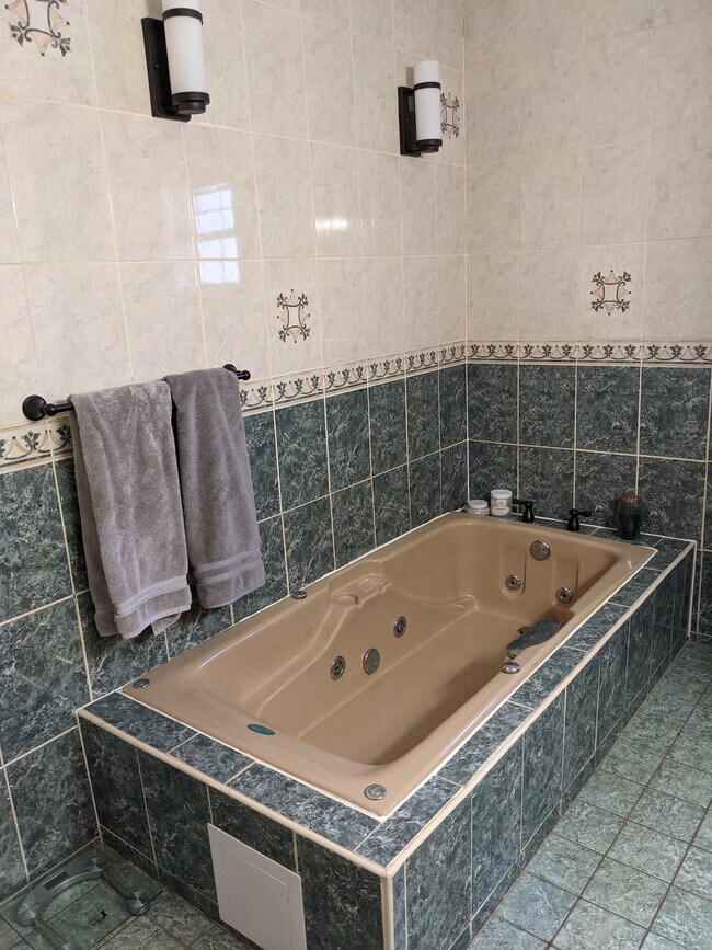 Building Photo - 105 Flathead Lake Dr