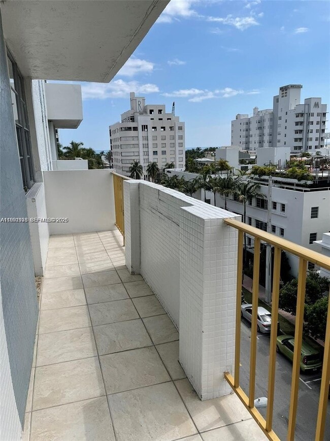 Building Photo - 245 18th St