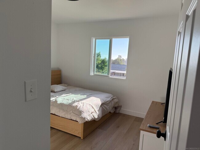 Building Photo - 664 Carefree Dr