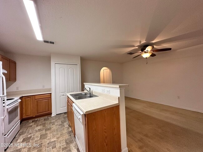 Building Photo - 8271 Halls Hammock Ct