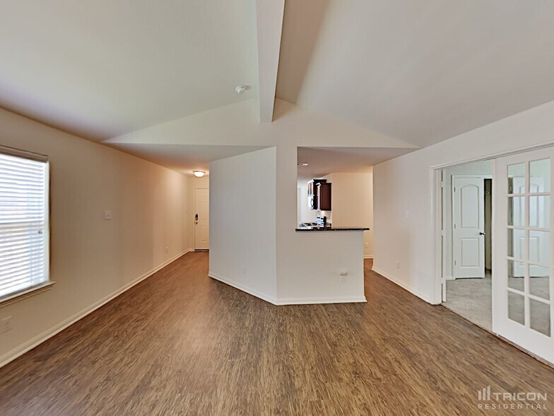 Building Photo - 2402 Regatta Ln