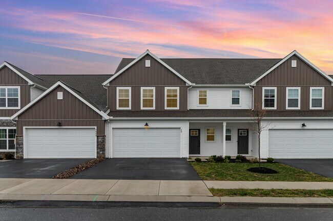 Building Photo - 7870 Briarwood Dr