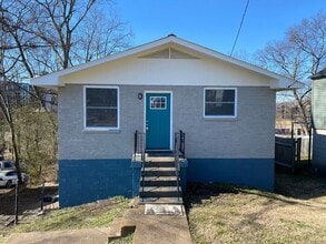 Building Photo - 2 Bed / 1 Bath Apartment on 2nd Ave - Walk Downtown!