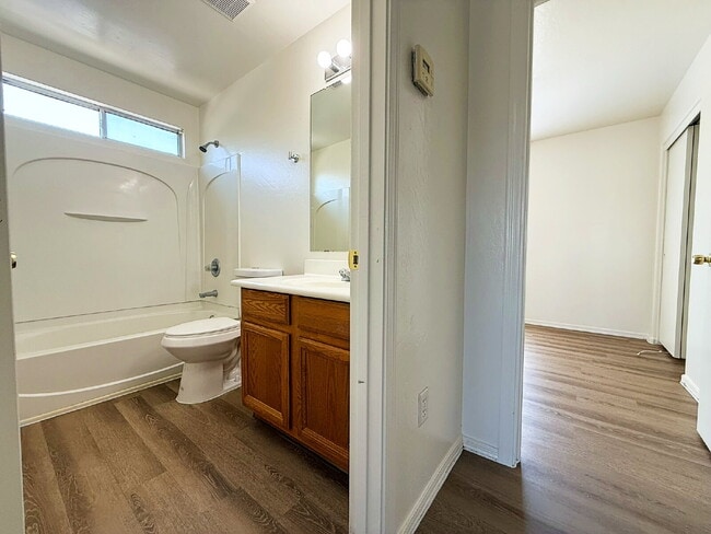 Building Photo - Freshly Updated 3-Bed, 2.5-Bath Home with ...