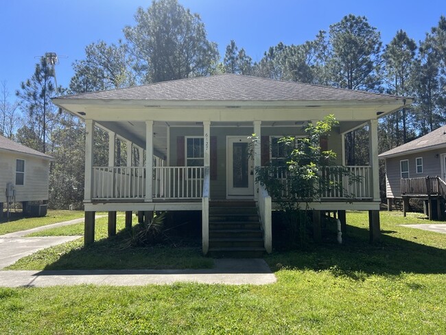 Building Photo - Beautiful 3/1 in Bay St. Louis, MS