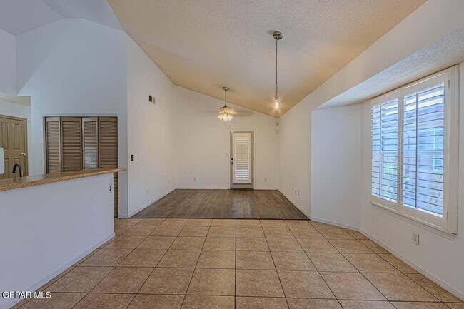 Building Photo - 12833 Tierra Pueblo Dr