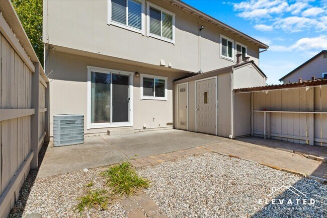 Building Photo - 303 Algiers Ct