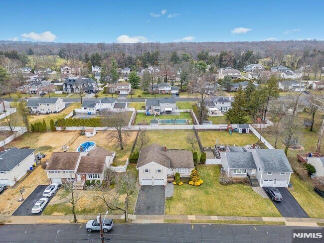 Building Photo - 327 Webster Dr