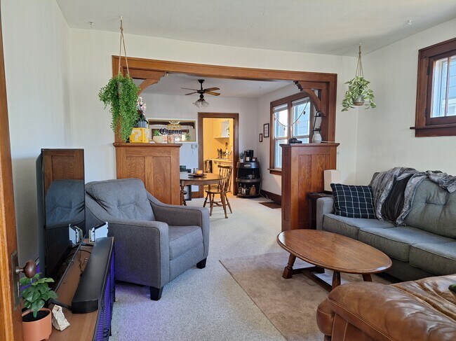 Building Photo - 622 N Broad St