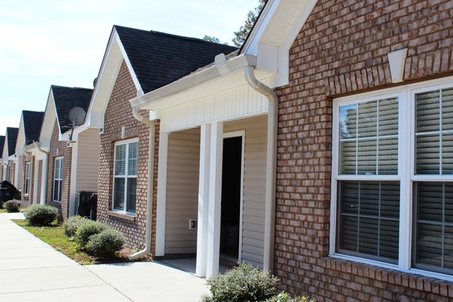 Primary Photo - Cedarbrook Court