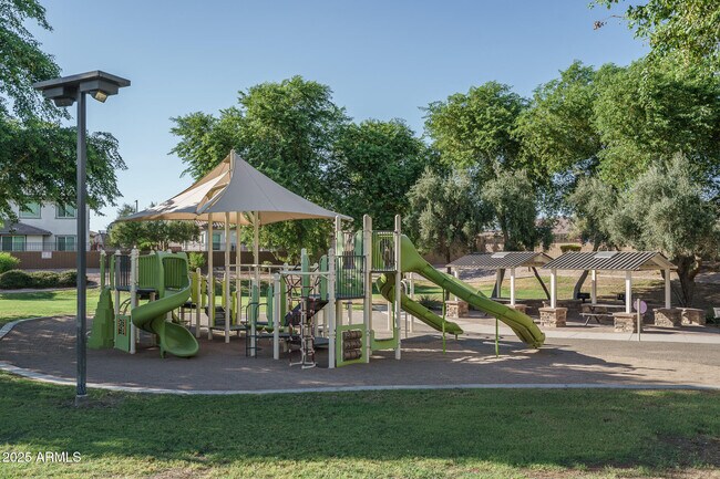 Building Photo - 14757 W Pasadena Ave