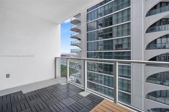 Building Photo - 1040 Biscayne Blvd