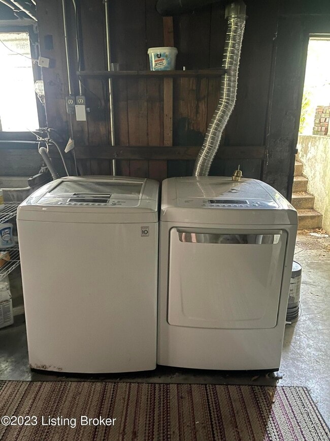 Building Photo - 2177 Baringer Ave