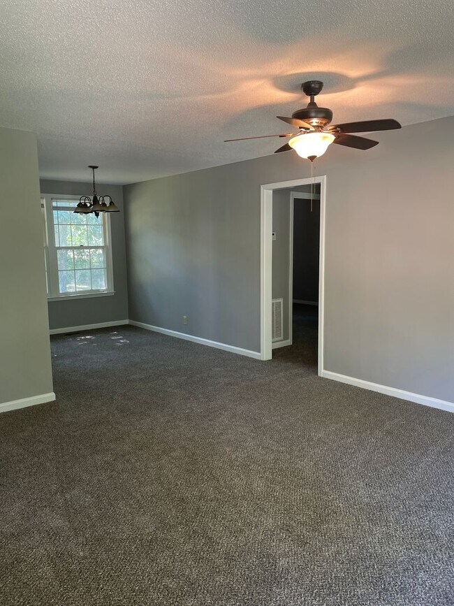 Building Photo - 529 Aspen Dr
