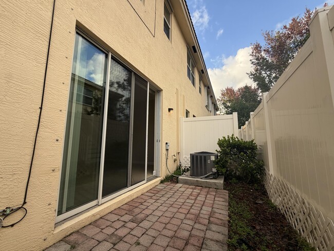 Building Photo - 9491 SW Merlin Ct