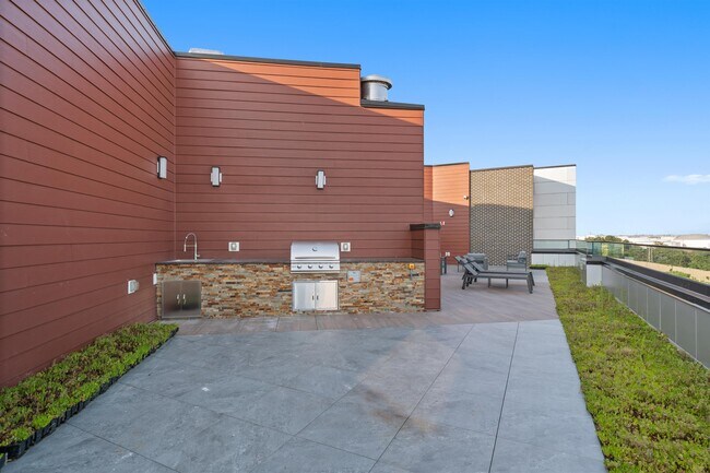 Building Photo - 17 AVENUE E