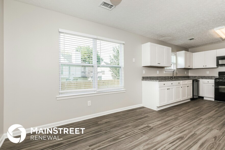 Building Photo - 7925 Woodlake Dr