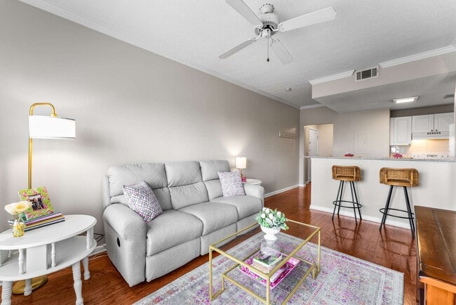 Building Photo - Beautiful One Bed One Bath Green Hills Condo