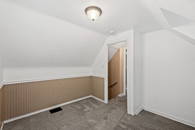 Building Photo - Stunning 2 bedroom home in North Versaille...